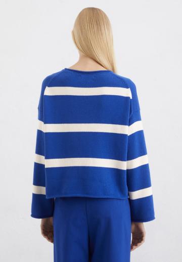 Пуловер в полоску