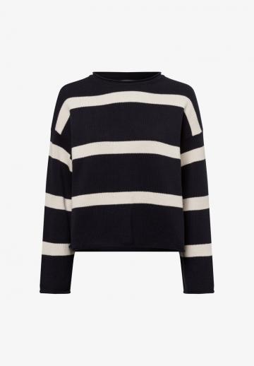 Пуловер в полоску