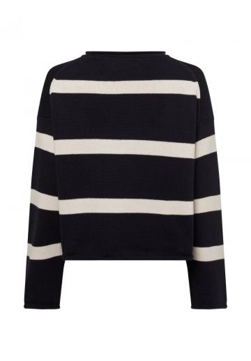 Пуловер в полоску