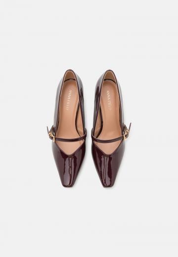 Туфли на высоком каблуке