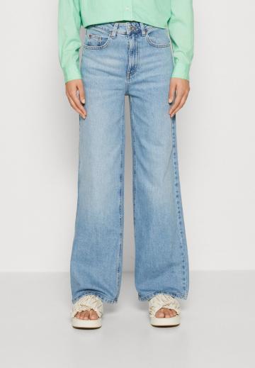 Свободные джинсы