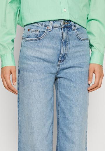 Свободные джинсы