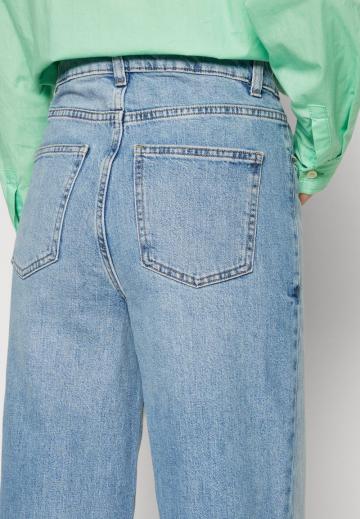 Свободные джинсы