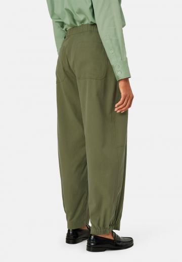 Брюки с накладными карманами