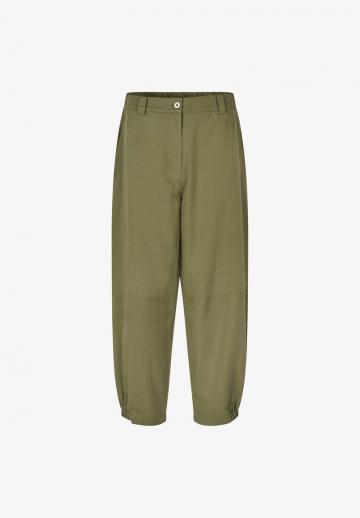 Брюки с накладными карманами