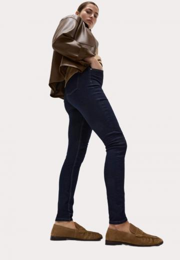 Узкие джинсы