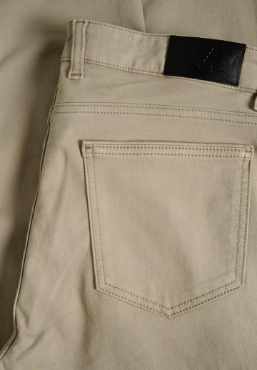 Узкие джинсы