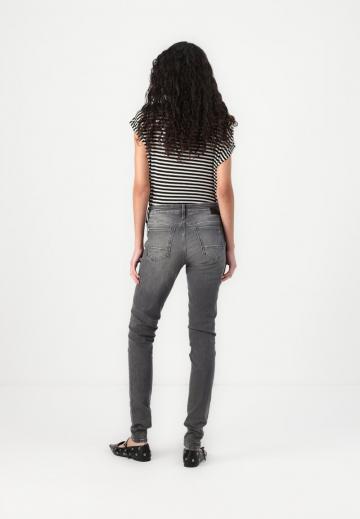 Узкие джинсы