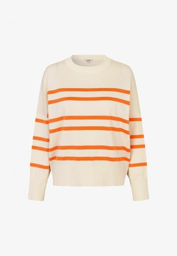 Пуловер в полоску