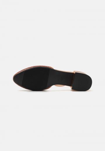 Туфли с ремешком