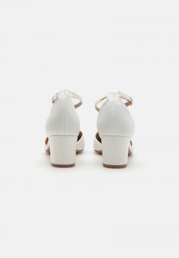 Туфли с ремешком