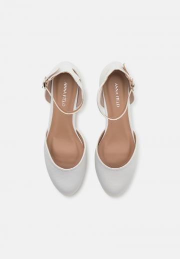 Туфли с ремешком