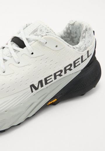 Беговые кроссовки