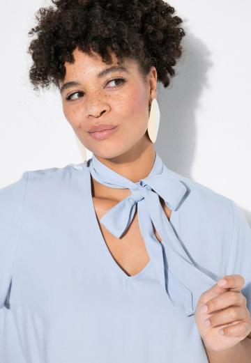 Атласная блузка