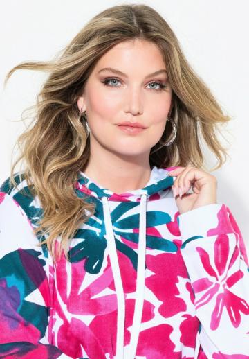 Пуловер с капюшоном