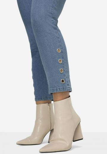 Короткие джинсы