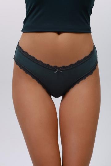 Трусы на бедрах