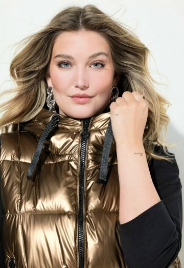 Длинный жилет