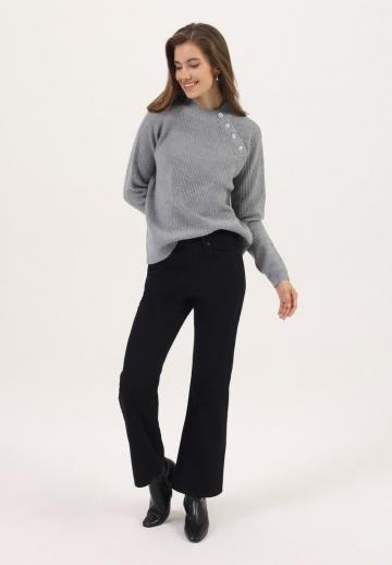 Пуловер в полоску