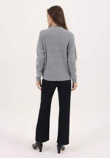 Пуловер в полоску