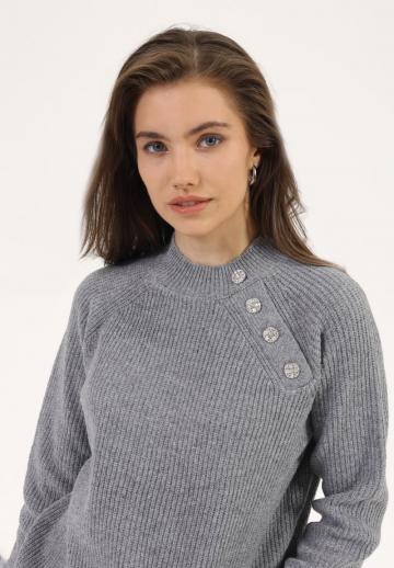 Пуловер в полоску