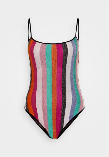 Слитный купальник