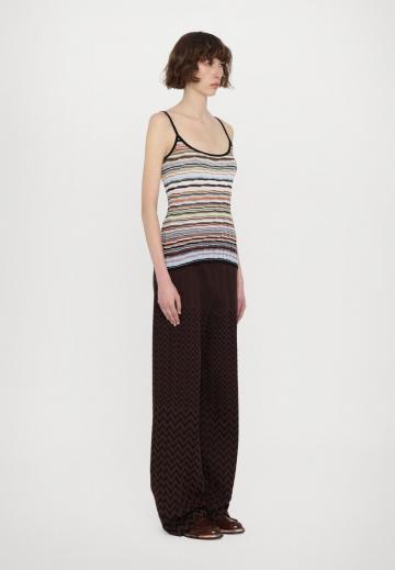 Топ на бретельках