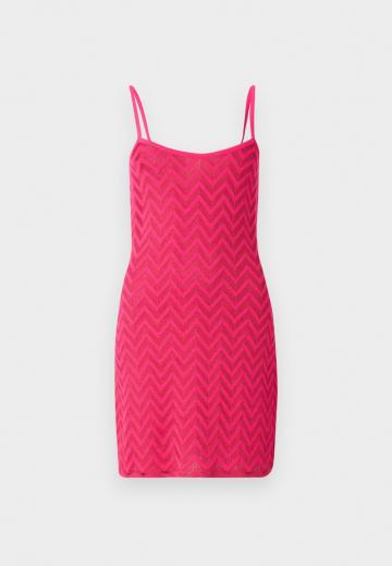 Вязаное платье