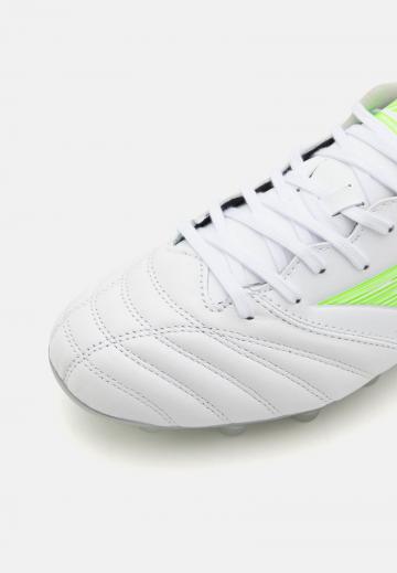 Футбольные бутсы