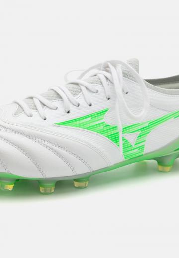 Футбольные бутсы