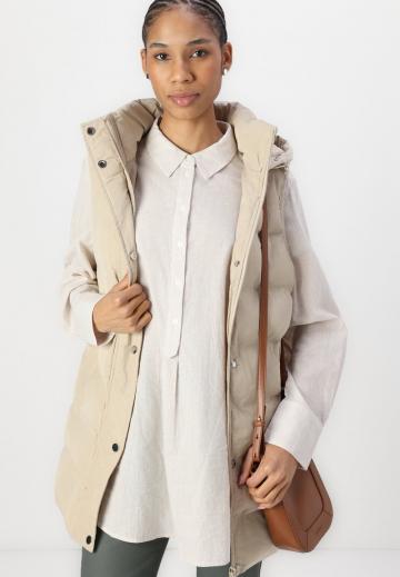 Длинный жилет