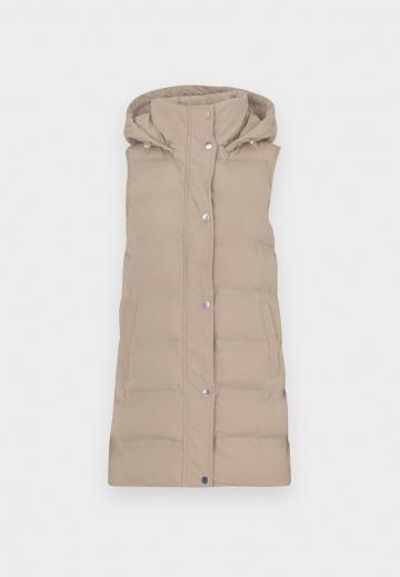 Длинный жилет