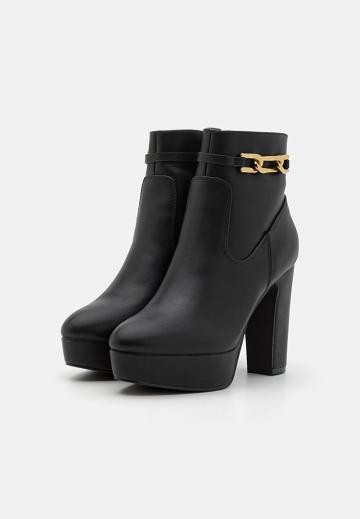 Полусапожки на высоком каблуке