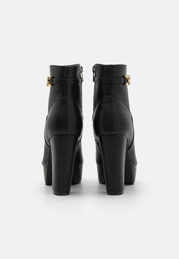 Полусапожки на высоком каблуке