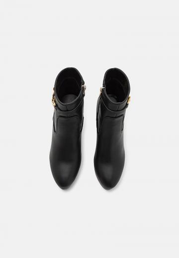 Полусапожки на высоком каблуке