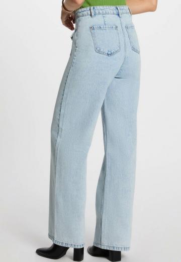Клешеные джинсы