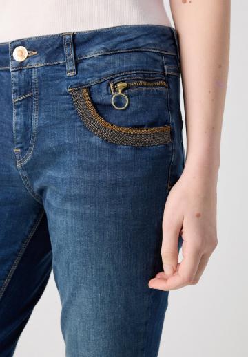 Узкие джинсы