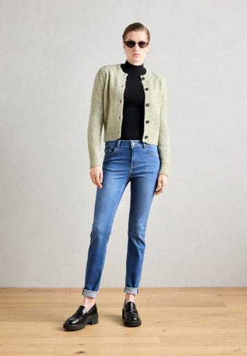 Узкие джинсы