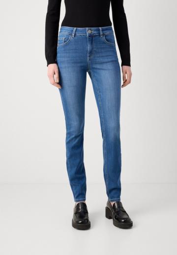 Узкие джинсы