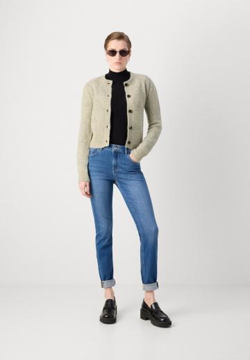 Узкие джинсы