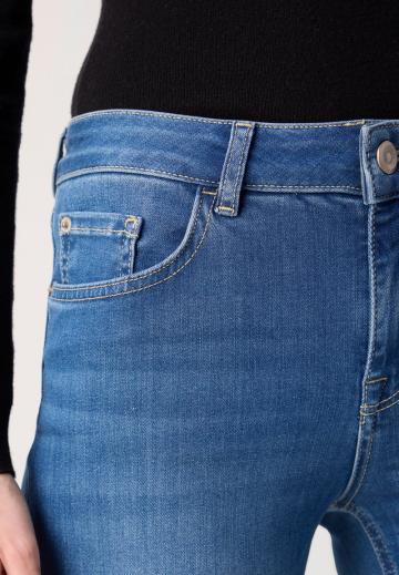 Узкие джинсы