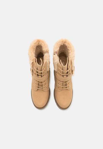 Полусапожки на высоком каблуке