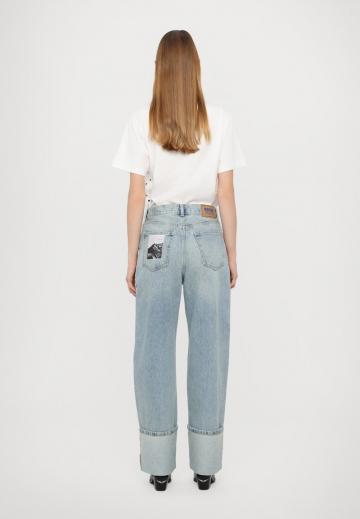 Прямые джинсы