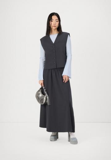 Джинсовая жилетка