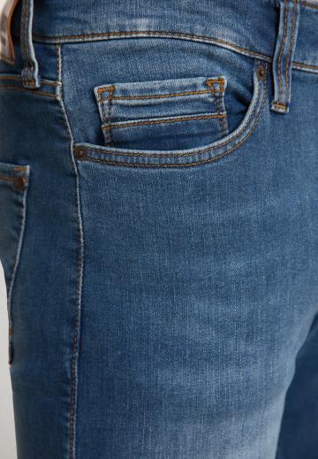 Узкие джинсы