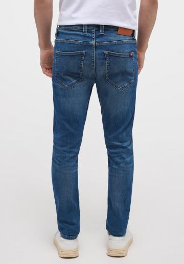 Узкие джинсы