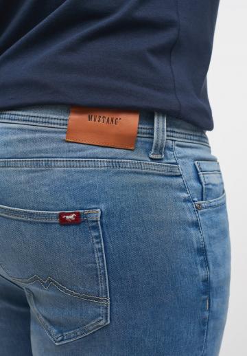 Узкие джинсы