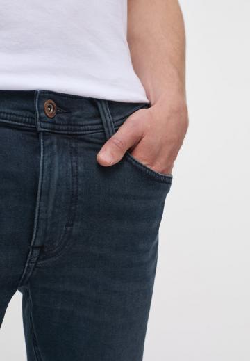 Узкие джинсы