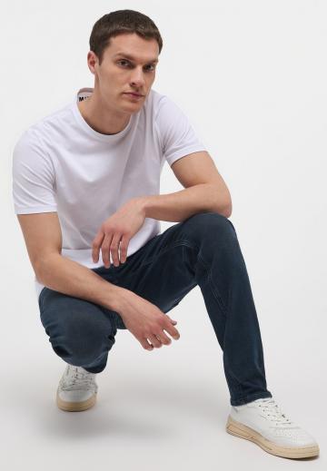 Узкие джинсы