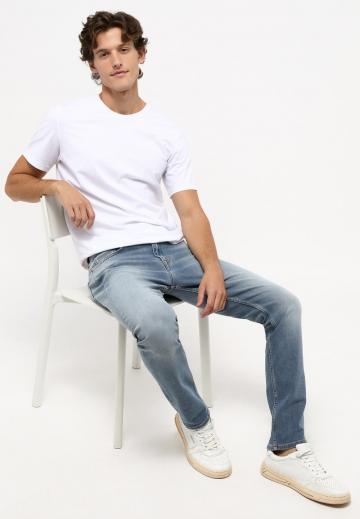 Узкие джинсы